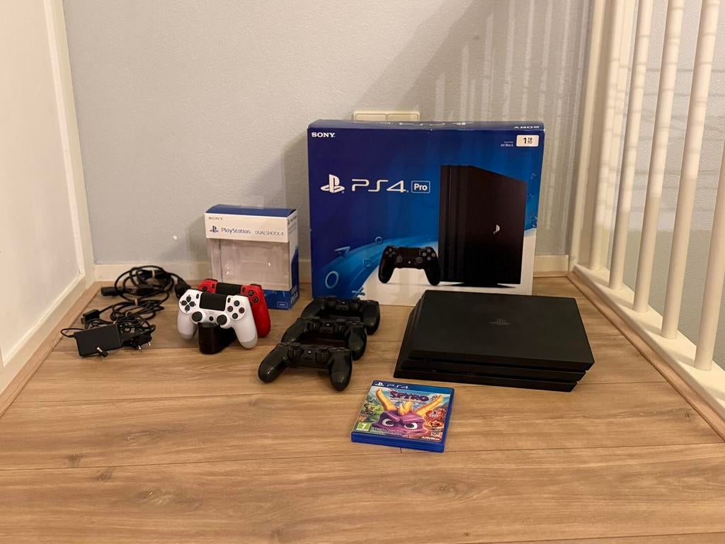PS4 PRO 1TB z.g.a.n.!, Spelcomputers en Games, Ophalen, Zo goed als nieuw, Met 2 controllers, Pro