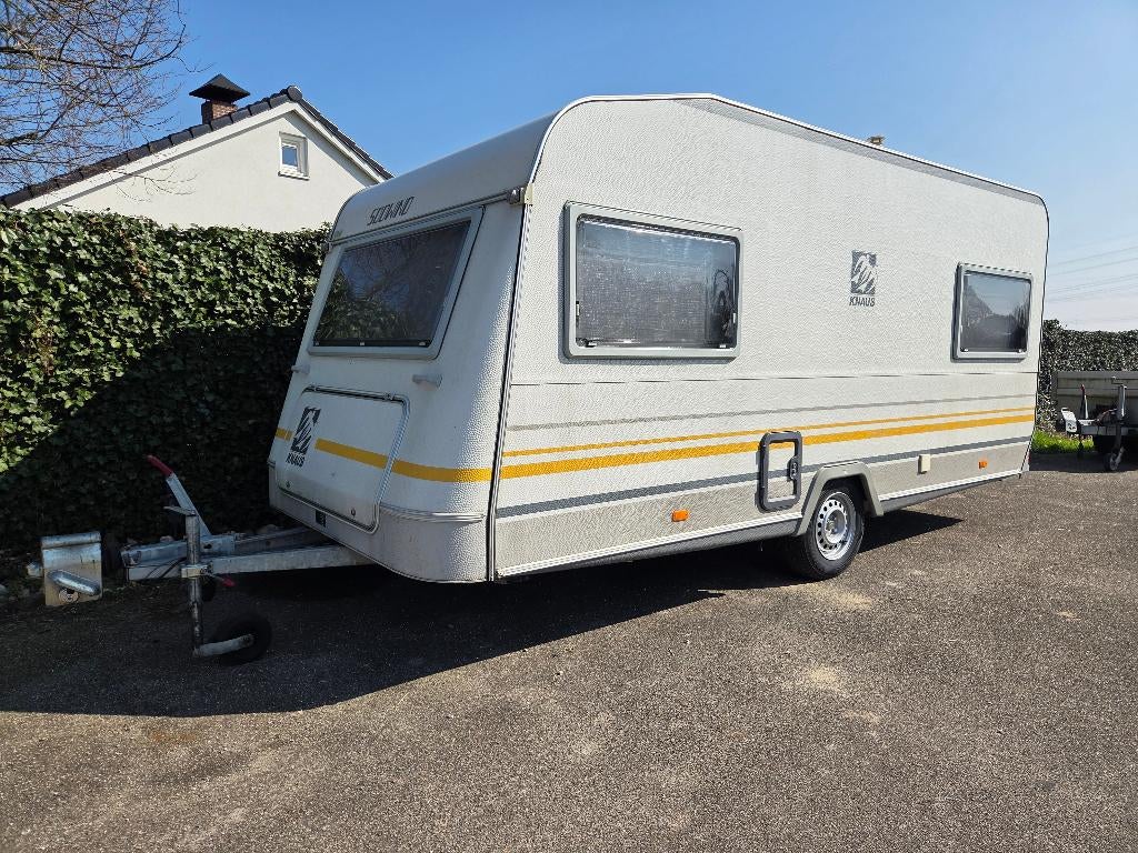 Knaus Sudwind 450 (5 persoons), Caravans en Kamperen, Caravans, Particulier, tot en met 5, 750 - 1000 kg, Rondzit, Knaus, Omvormbare zithoek