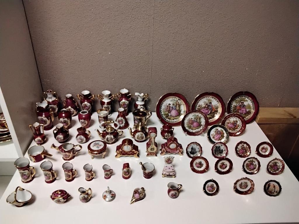 Verzameling miniatuur porselein met figuren, Ophalen, Zo goed als nieuw, Porselein, Beeldje(s)