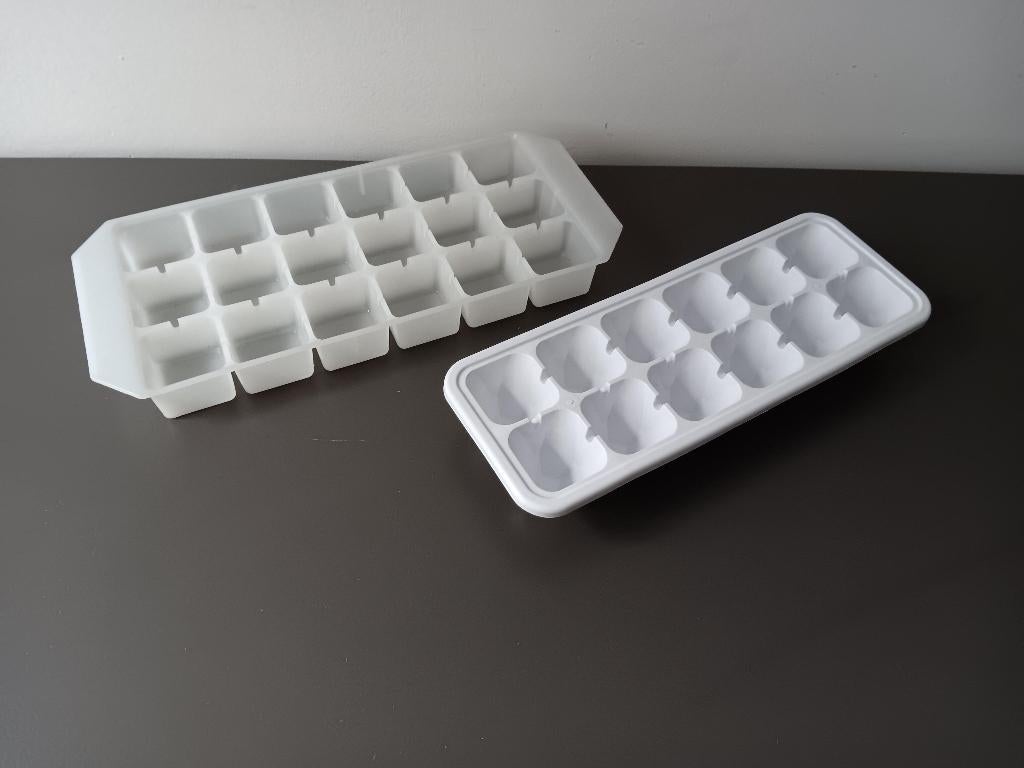 Set van 2 ijsblokjesvormen kunststof, Huis en Inrichting, Keuken | Keukenbenodigdheden, Ophalen of Verzenden, Gebruikt