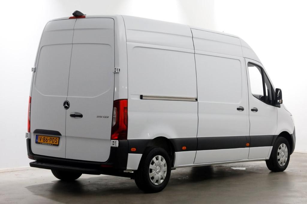 Mercedes-Benz Sprinter 315 CDI 150pk L2H2 LED/Navi/Camera 03, Auto's, Voorwielaandrijving, Euro 6, 4 cilinders, Wit