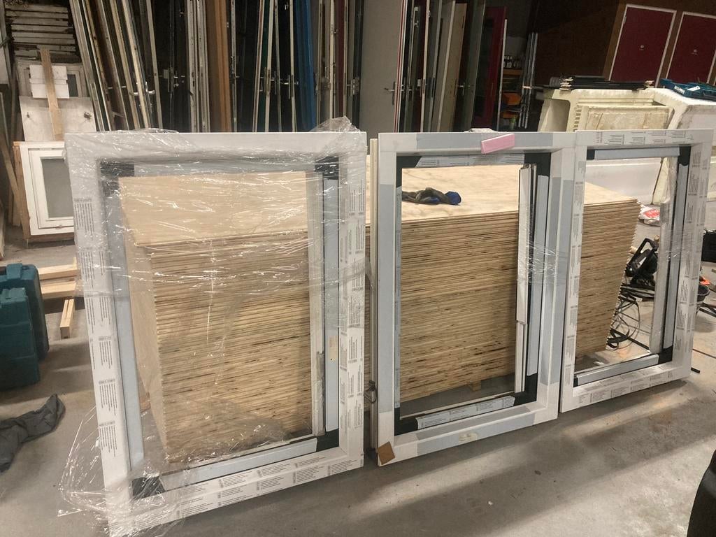 2 nieuwe kunststof kozijnen 945*1320, Ophalen, Kunststof, Minder dan 3 meter, W