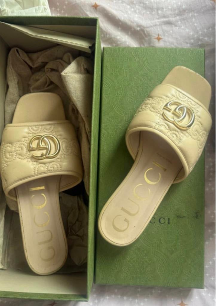 Gucci Slippers - Crème met GG logo, Ophalen of Verzenden, Zo goed als nieuw, Beige, Slippers