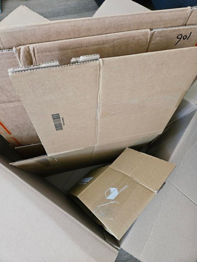 Gratis kartonnen dozen, Doe-het-zelf en Verbouw, Kratten en Dozen, Ophalen, Doos, 35 tot 50 cm