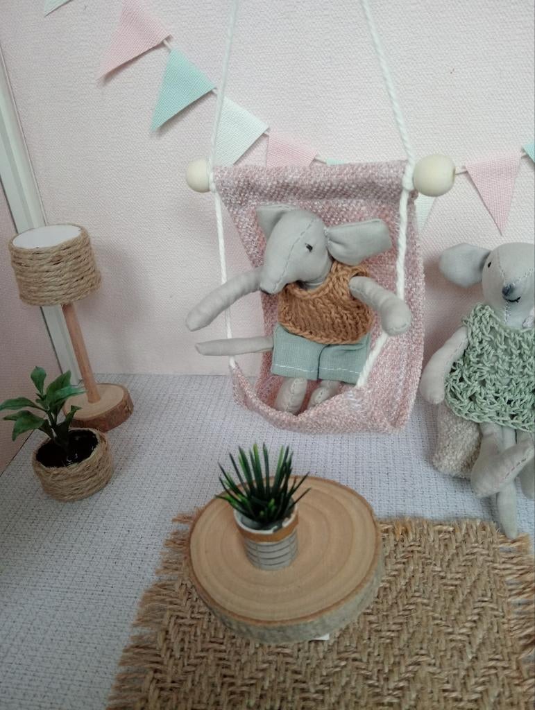 Hangstoel oudroze muizenhuis/poppenhuis, Ophalen of Verzenden, Nieuw, Poppenhuis