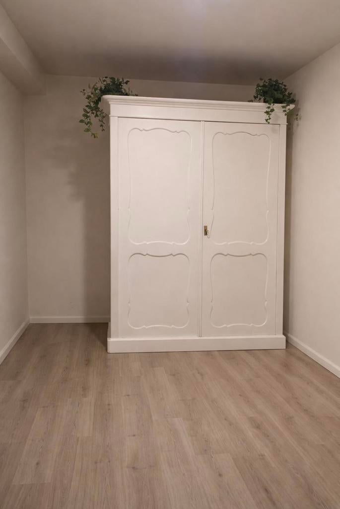 Antieke kast wit, Met deur(en), Ophalen of Verzenden, Zo goed als nieuw, 200 cm of meer