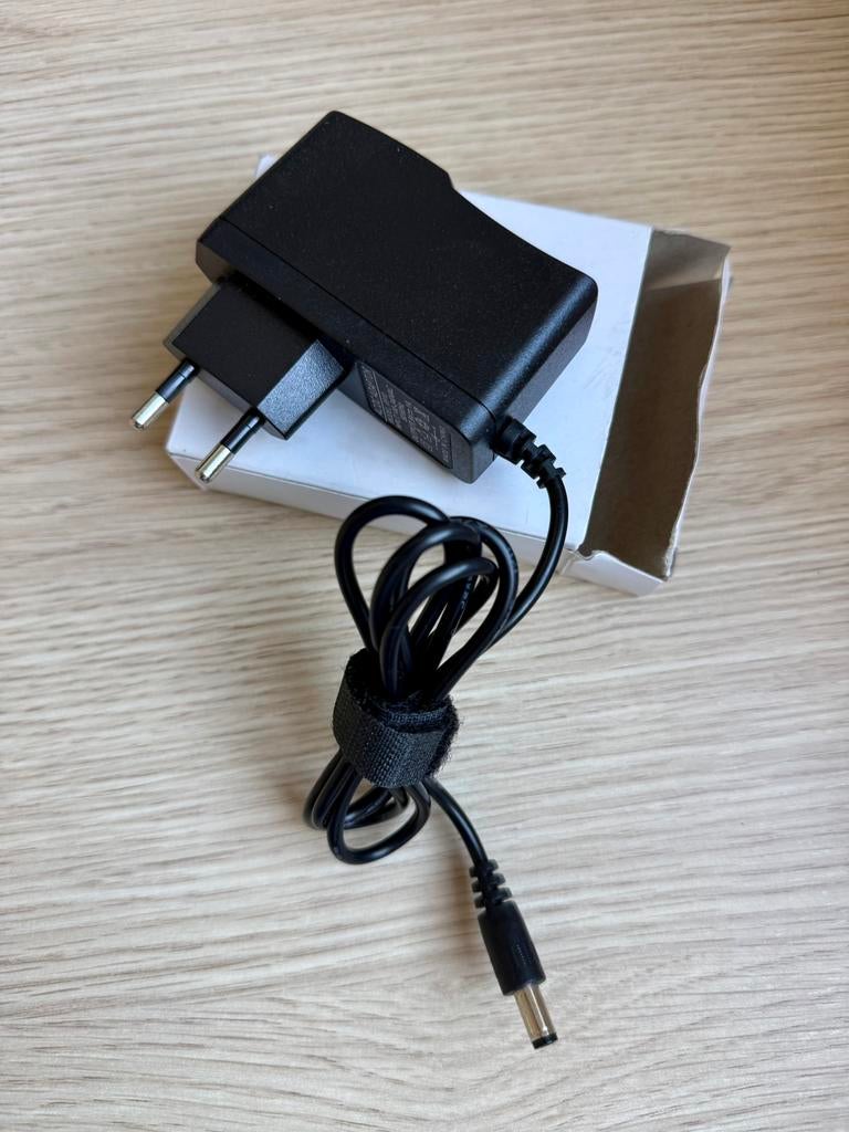 AC/DC adapter, output 9V 1A, 5,5mm (NIEUW), Ophalen of Verzenden, Nieuw