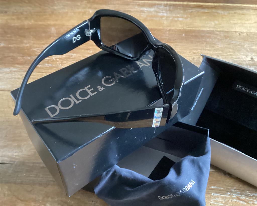 DOLCE & GABBANA ZWARTE ZONNEBRIL, Ophalen of Verzenden, Zo goed als nieuw, Zwart, Dolce & Gabbana