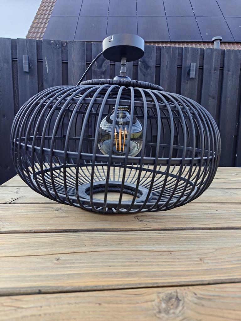 Zwarte rotan plafondlamp, Ophalen of Verzenden, Gebruikt, Overige materialen, Minder dan 50 cm