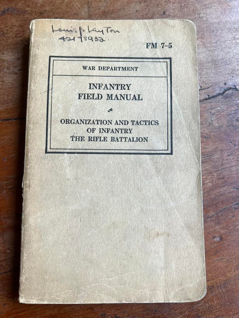 WO2 Amerikaans voorschrift stelling rifle bataillon wapens, Ophalen of Verzenden, Nederland, Embleem of Badge