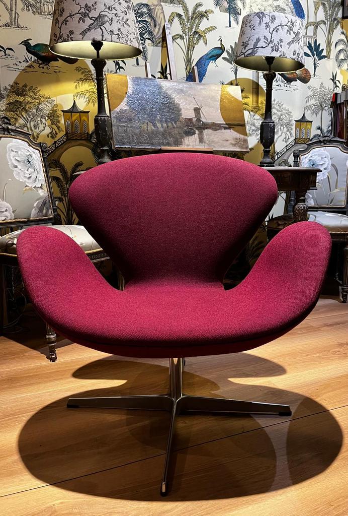 Originele Swan Chair – Arne Jacobsen (Uitstekende Staat), Ophalen, Zo goed als nieuw, 75 tot 100 cm, 50 tot 75 cm