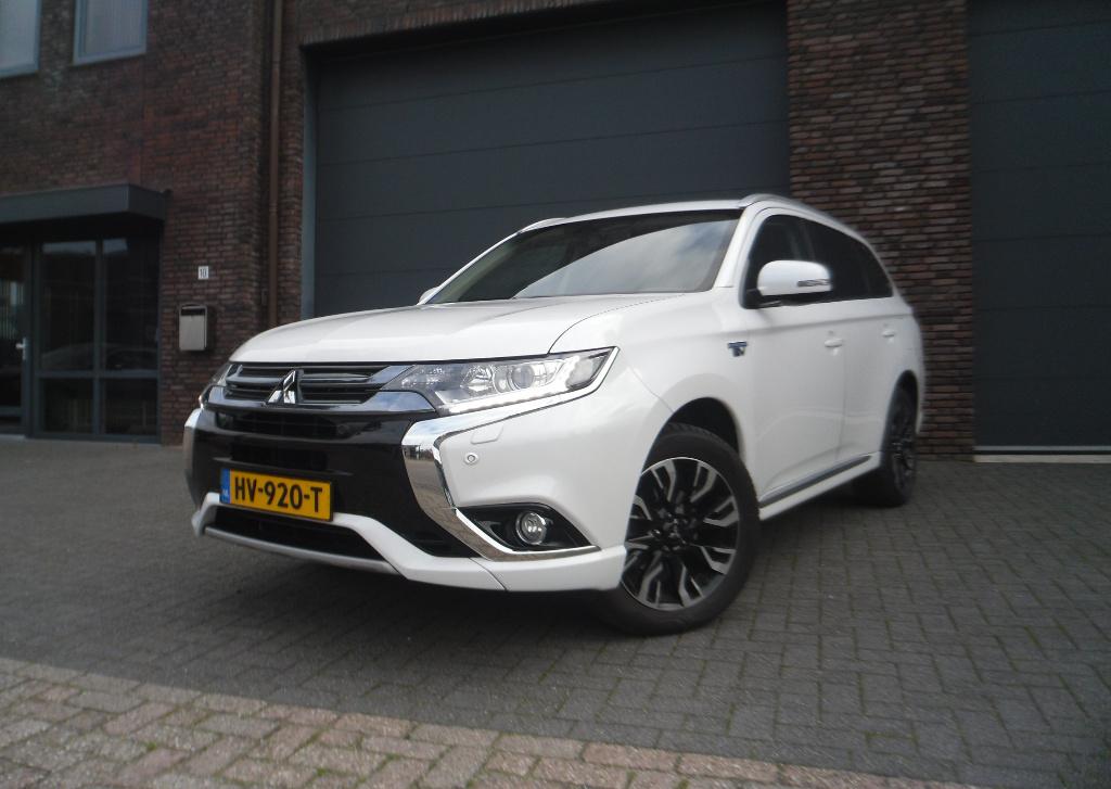 Mitsubishi Outlander 2.0PHEV ExecutiveEdition Plug-inHybride, 1998 cc, Outlander, Zwart, 4 cilinders