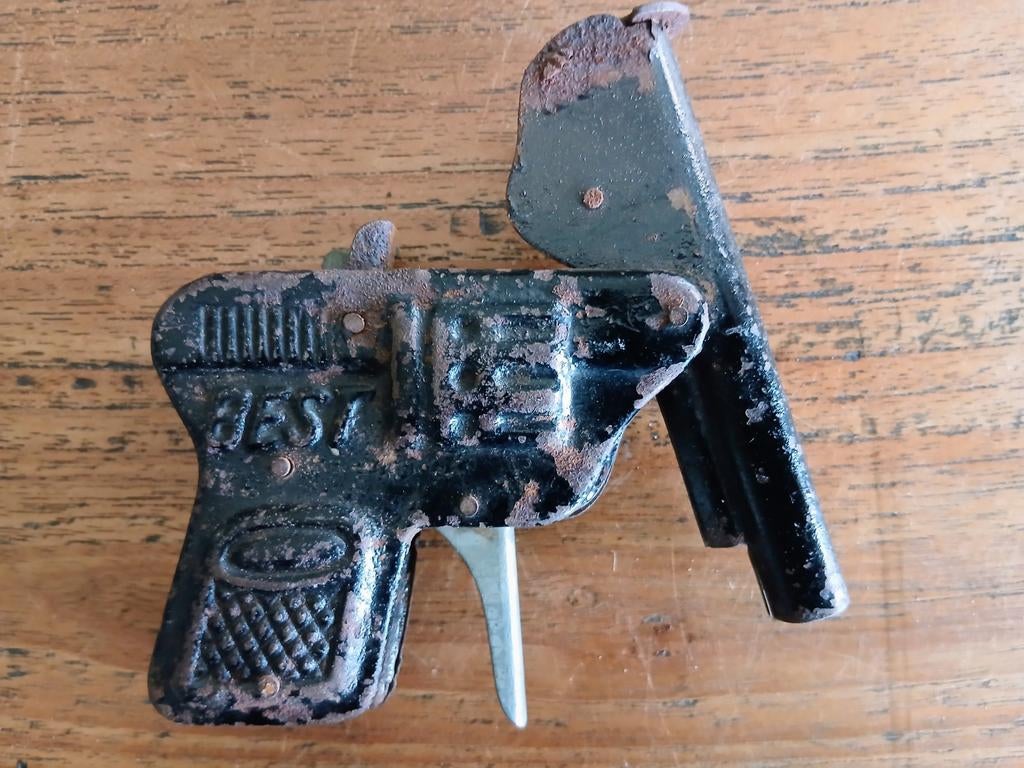 Zeer oud kinder klapperpistooltje merk BEST, Verzamelen, Ophalen of Verzenden, Gebruikt