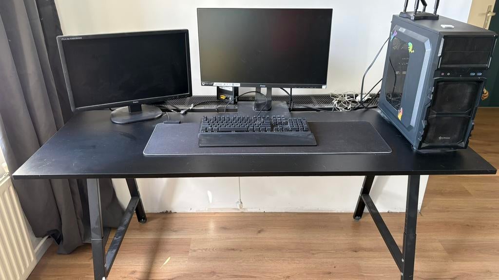 Gaming bureau, met kabelgoot en draaibaar blad, Ophalen, Zwart, Zo goed als nieuw, IKEA