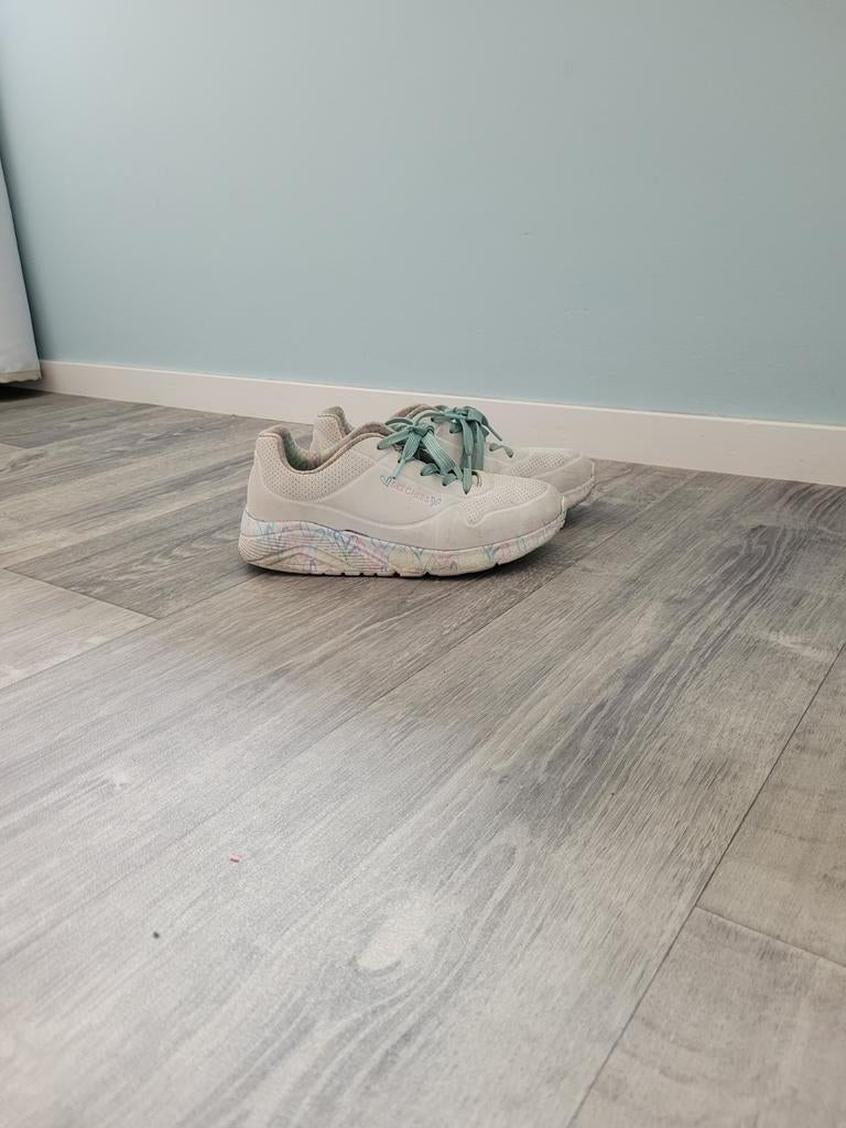 Skechers mt 37, Huis en Inrichting, Stoffering | Vloerbedekking, Ophalen of Verzenden, Minder dan 10 m², Laminaat