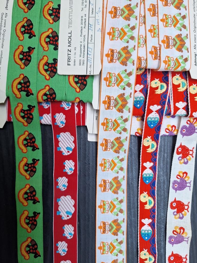 5 vintage kaarten met kinderen folklore sierband, Hobby en Vrije tijd, Naaien en Fournituren, Ophalen of Verzenden, Nieuw, Lint, Band of Elastiek