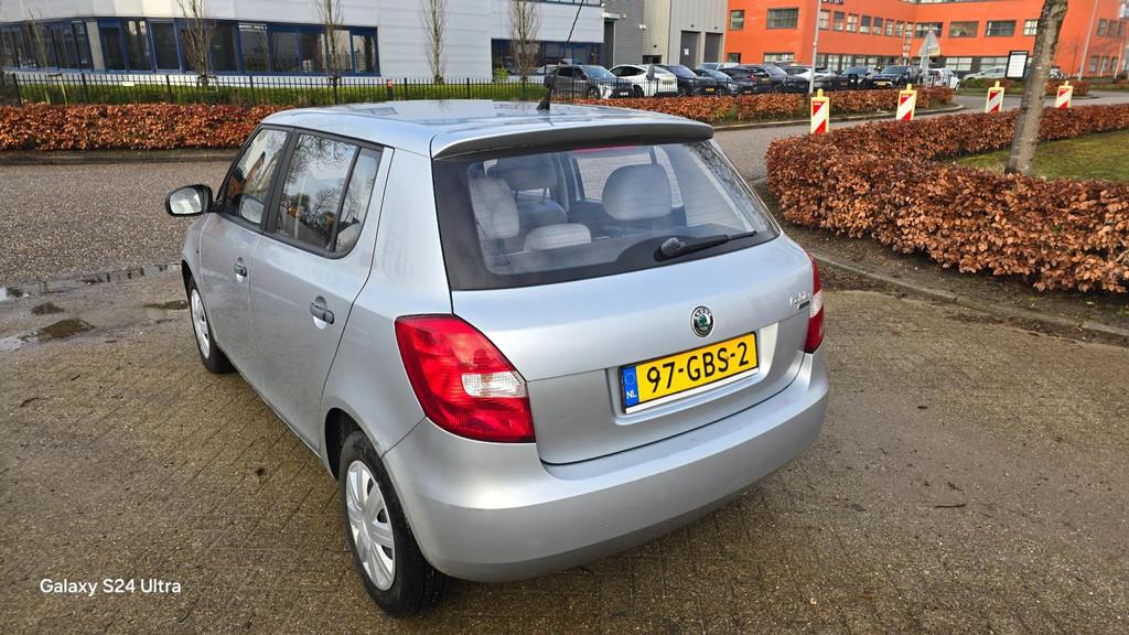 Skoda Fabia 1.2 5 DEURS NIEUWE MODEL RIJDT PERFECT!, Voorwielaandrijving, 60 pk, 1198 cc, Origineel Nederlands