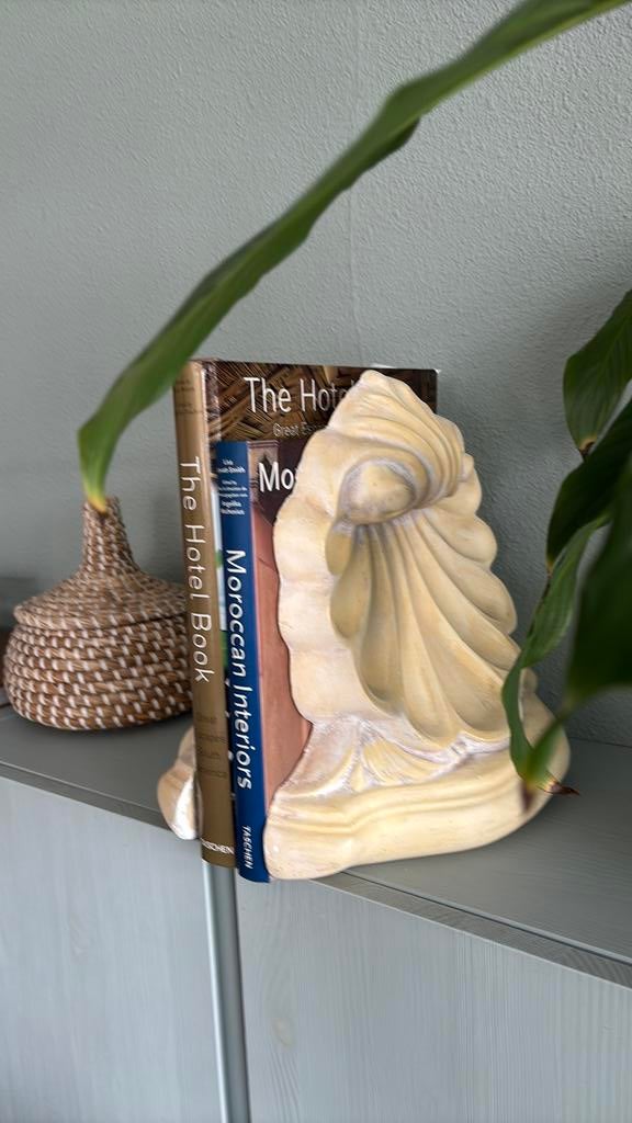 set wandornamenten van gips / boekensteunen ., Ophalen