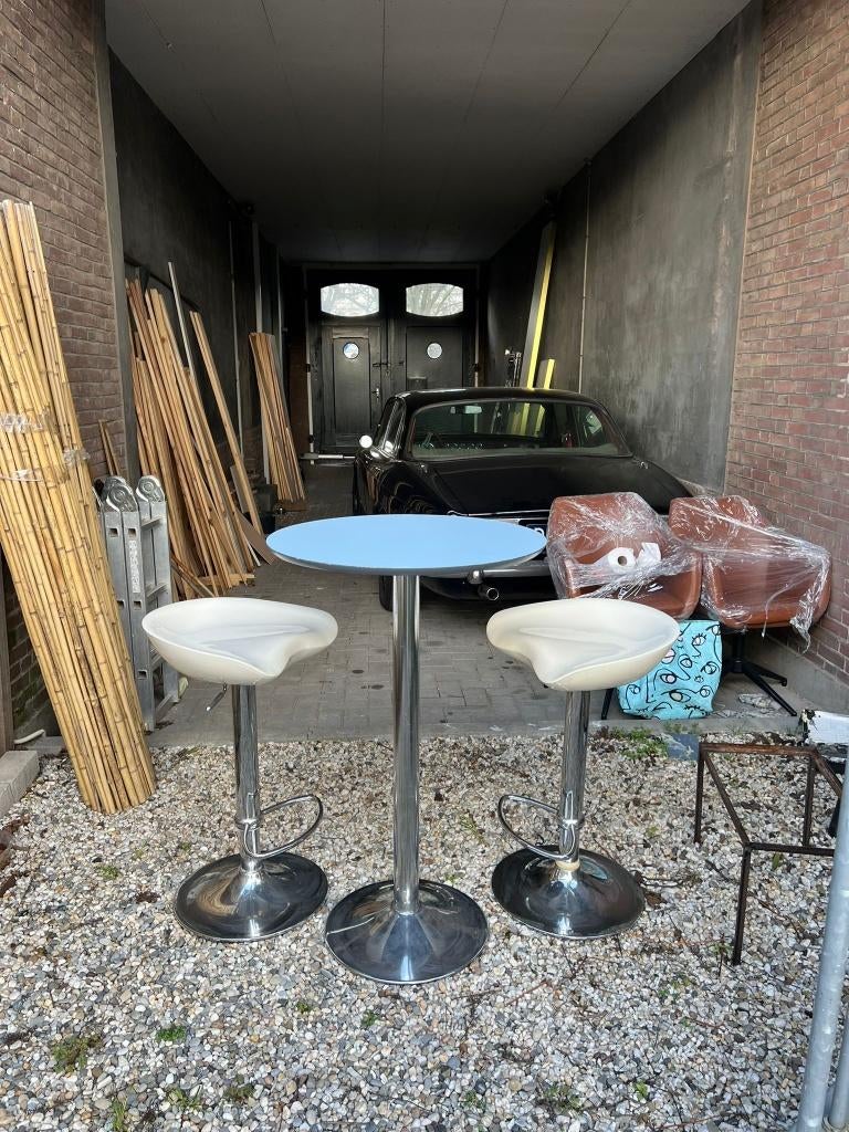 Ronde Bartafel met 2 Verstelbare Barkrukken – Goede Staat, Huis en Inrichting, Barkrukken, Ophalen, Gebruikt, 90 cm of meer, 2 krukken