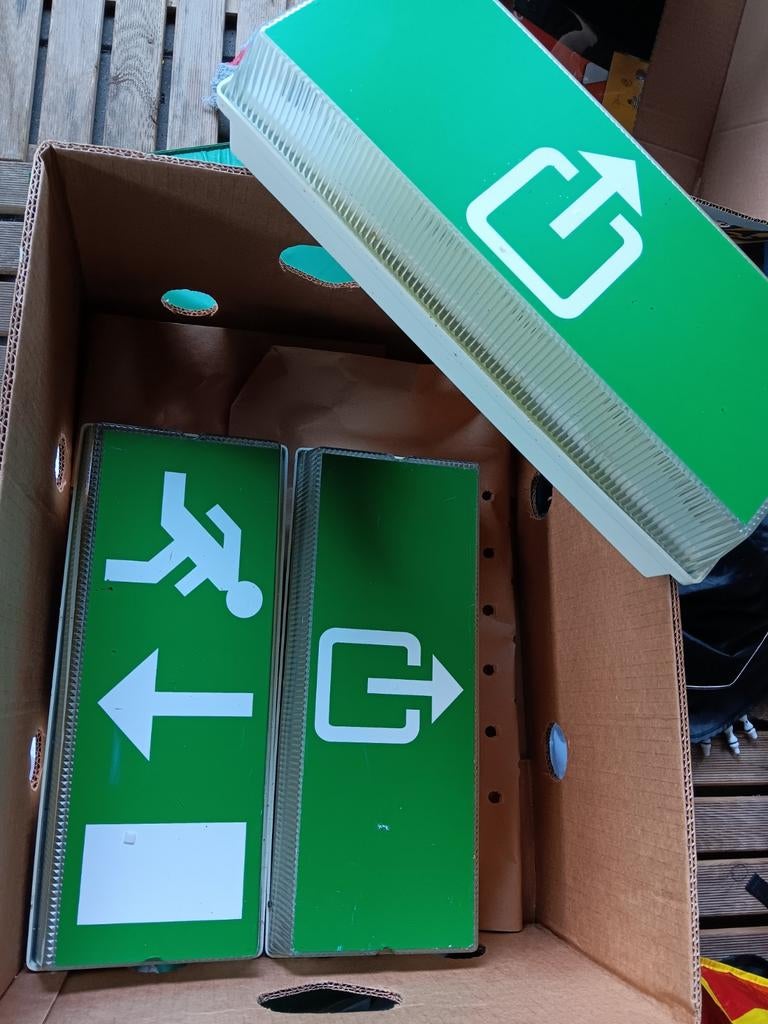 Nooduitgang verlichting borden 2 soorten, Ophalen of Verzenden, Nieuw, Minder dan 50 watt