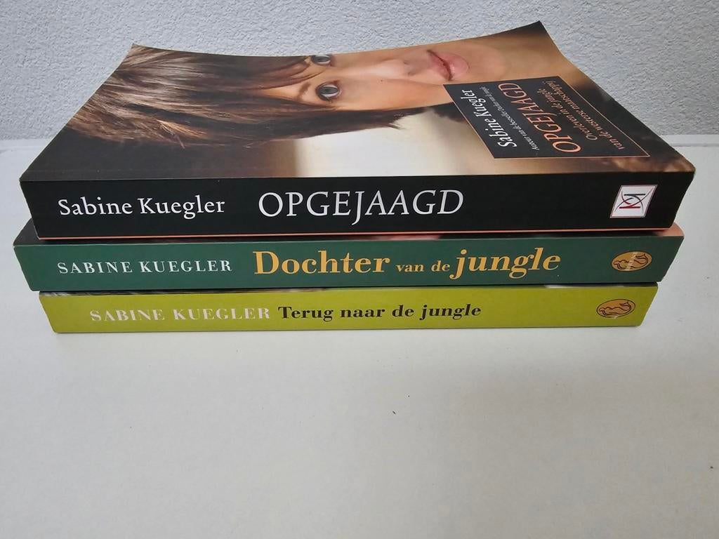 Sabine Kuegler Boeken: Opgejaagd, Dochter van de jungle, Ophalen of Verzenden, Gelezen, Sabine Kuegler
