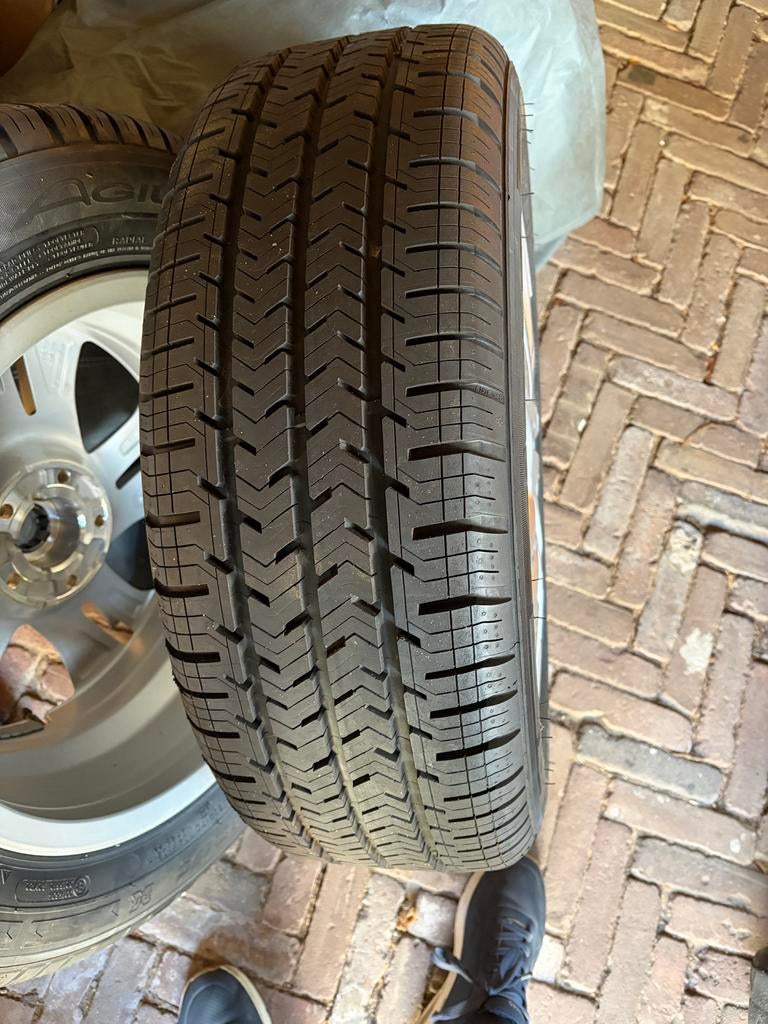 Velgen met banden voor Opel Vivaro na 2019, Ophalen, Banden en Velgen, 17 inch, Zomerbanden