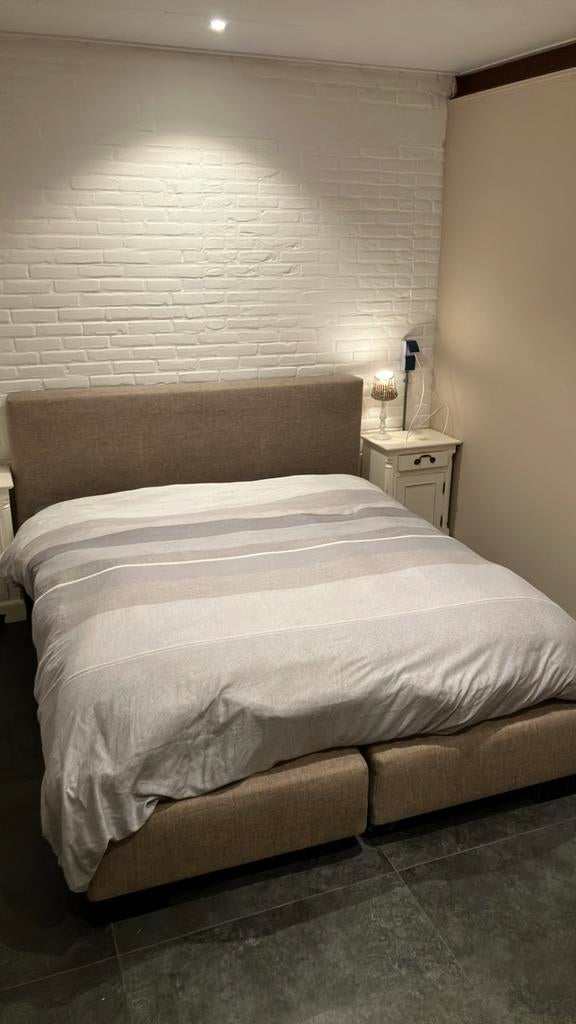 Mooie boxspring met bijna nieuw matras. 160 breed, Huis en Inrichting, Slaapkamer | Boxsprings, Ophalen of Verzenden, Zo goed als nieuw