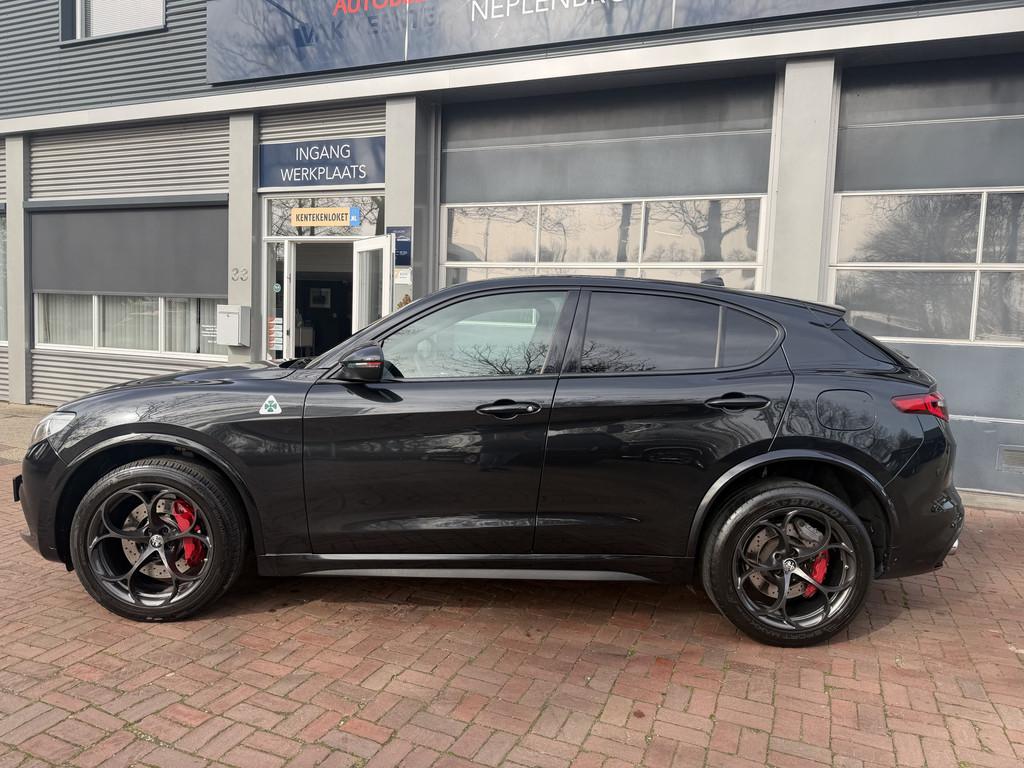 Alfa Romeo Stelvio 2.9 V6 AWD Quadrifoglio 510 PK Adaptive C, Auto's, Automaat, Gebruikt, 510 pk, Zwart