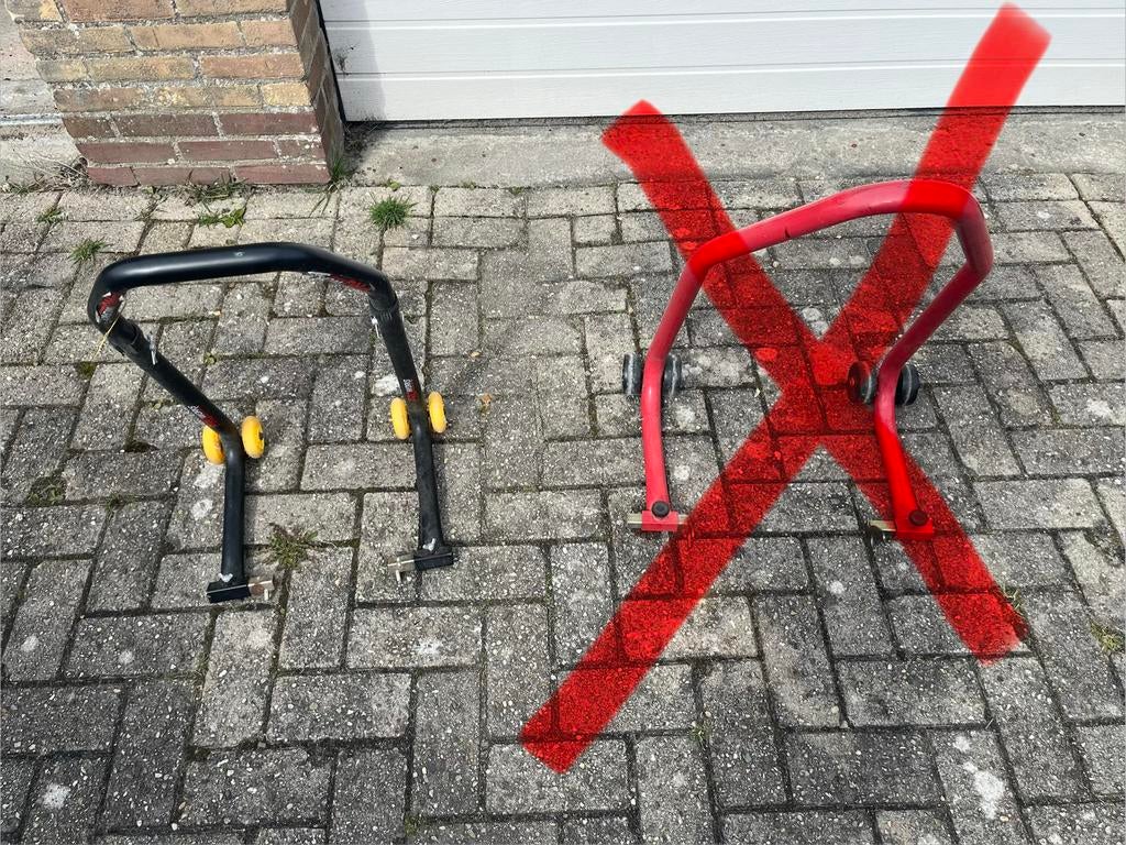 Paddockstand voor voor op de motor, Ophalen, Gebruikt