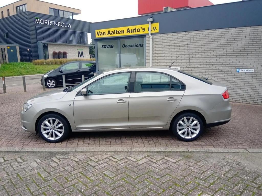 SEAT Toledo 1.2 TSI Enjoy INCL NIEUWE APK, AFLEVERINGSBEURT, Gebruikt, Zwart, 4 cilinders, 1055 kg