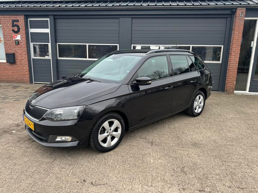 Skoda Fabia 1.2 TSI JOY 66KW Combi 2016 Zwart NAVI|LMV|PDC, Auto's, Voorwielaandrijving, Stof, 40 €/maand, 4 cilinders
