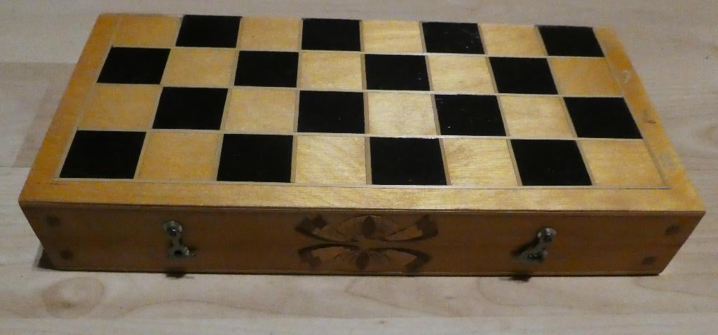 Luxe aparte Houten Schaakspel in mooie Koffer / kist., Hobby en Vrije tijd, Gezelschapsspellen | Bordspellen, Zo goed als nieuw