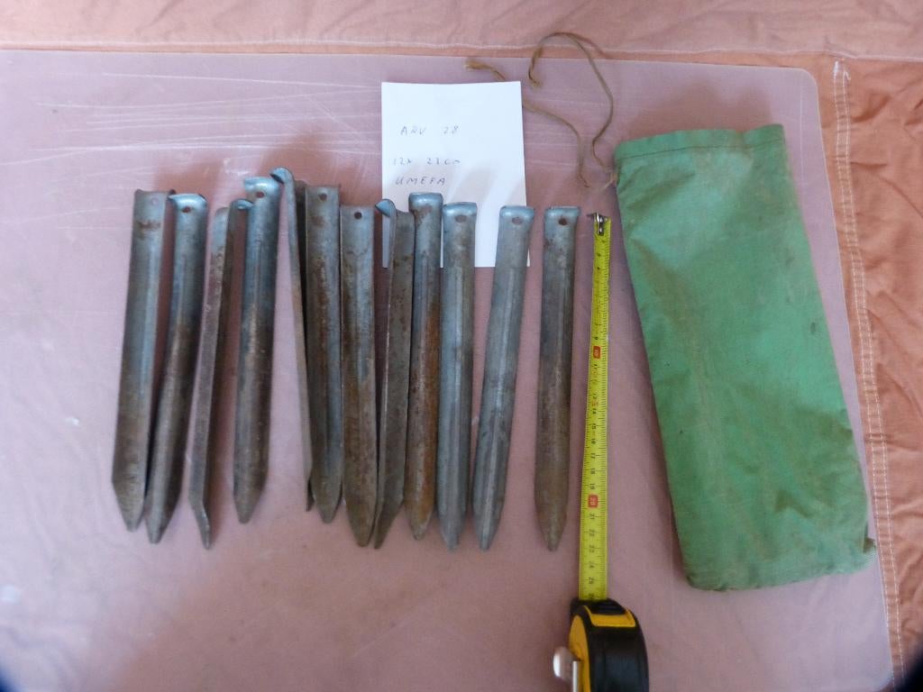 Adv. 28 Umefa tentharingen graspennen staal 12 stuks 23cm, Ophalen, Gebruikt