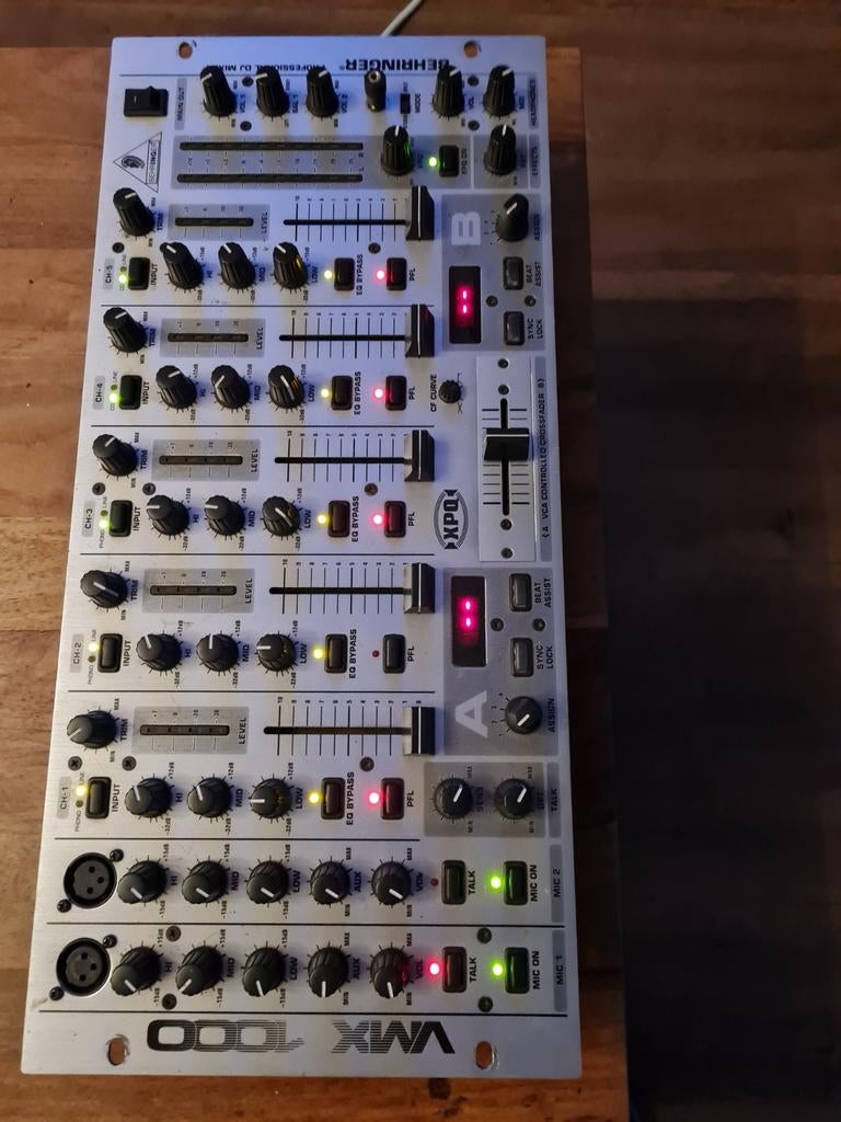 Behringer VMX 1000 DJ Mixer - Professioneel, Ophalen of Verzenden