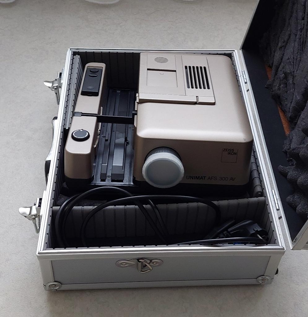 Diaprojector, merk Zeiss Ikon, Audio, Tv en Foto, Ophalen, Zo goed als nieuw