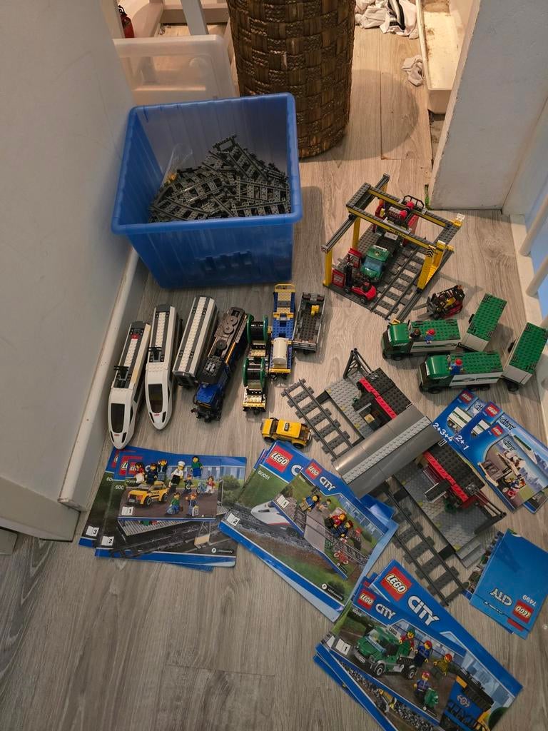 Lego 60050, 60051, 60052 en 7733 (2x) en veel spoor oa 7499, Ophalen of Verzenden, Zo goed als nieuw, Complete set, Lego