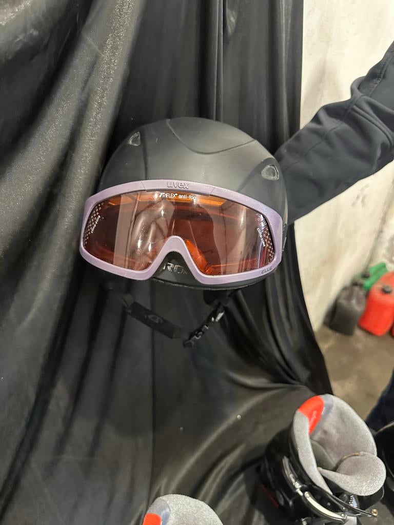 3 x Skihelm met bril en 2 kinderskischoenen, Sport en Fitness, Skiën en Langlaufen, Gebruikt, Schoenen, Skiën, Minder dan 100 cm