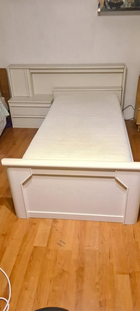 Eenpersoonsbed, prachtige elektrische bed met  kast en licht, Ophalen, 90 cm, Eenpersoons, Wit