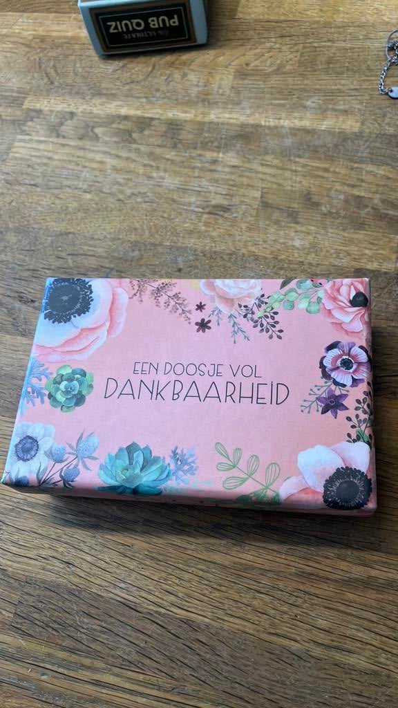 Een doosje vol dankbaarheid, Boeken, Overige Boeken, Zo goed als nieuw, Ophalen of Verzenden