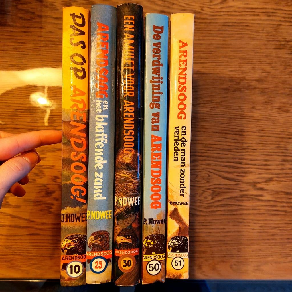 Arendsoog boeken - deel 10, 25, 30, 50, Ophalen of Verzenden, Gelezen, J. Nowee, Fictie algemeen