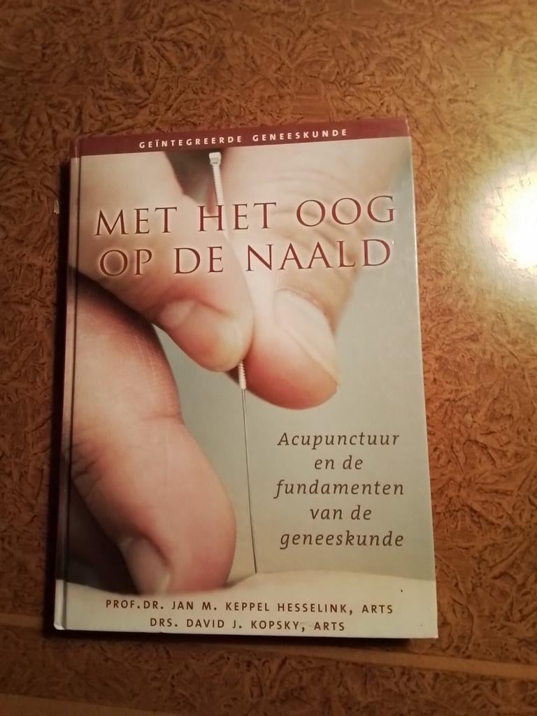 Met het oog op de naald - Acupunctuur, Ophalen of Verzenden, Zo goed als nieuw, Kruiden en Alternatief, Jan M. Keppel Hesselink, David J. Kopsky