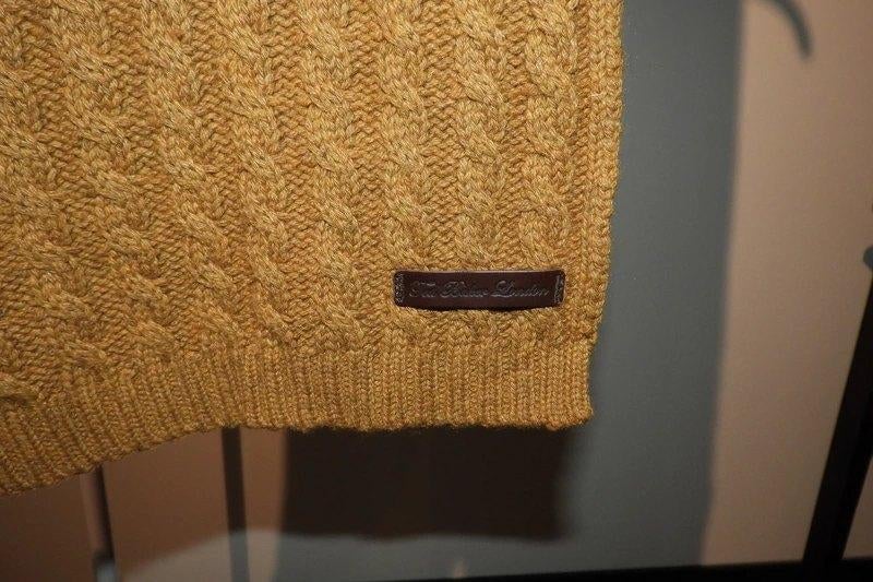 Ted Baker oker kleur shawl deels kabel print leer merklabel, Maat 38/40 (M), Verzenden, Sjaal, Ted Baker