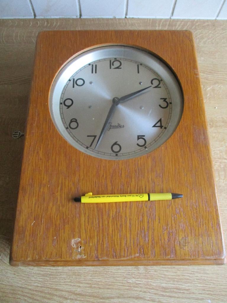 Jundes klok schakelklok moederklok, Antiek en Kunst, Antiek | Klokken, Ophalen