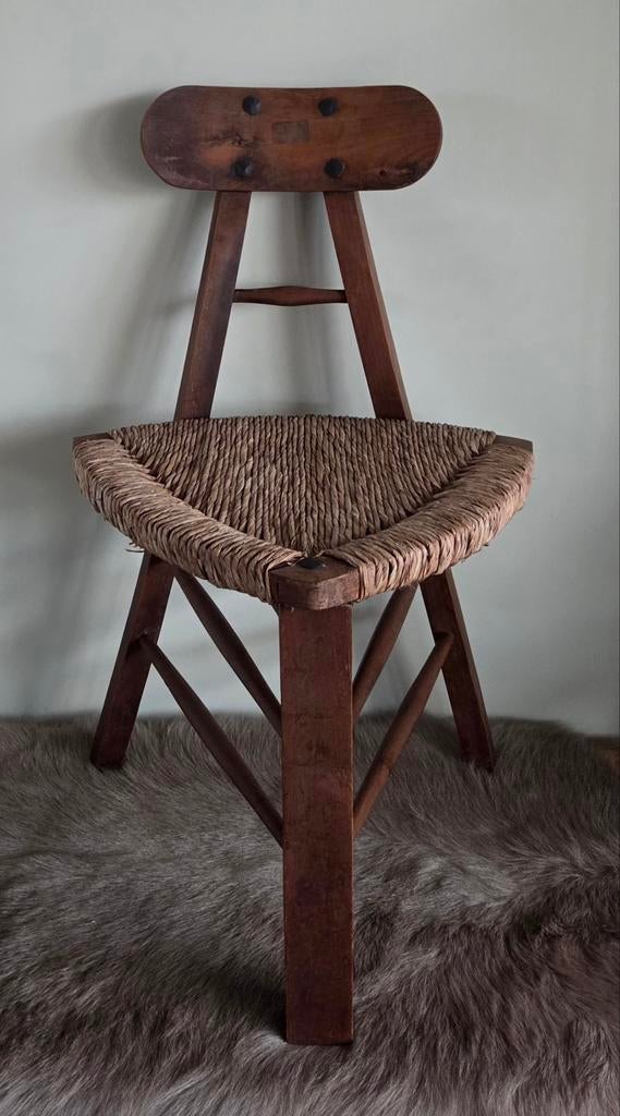 Antieke rustieke driepoot stoel, Ophalen