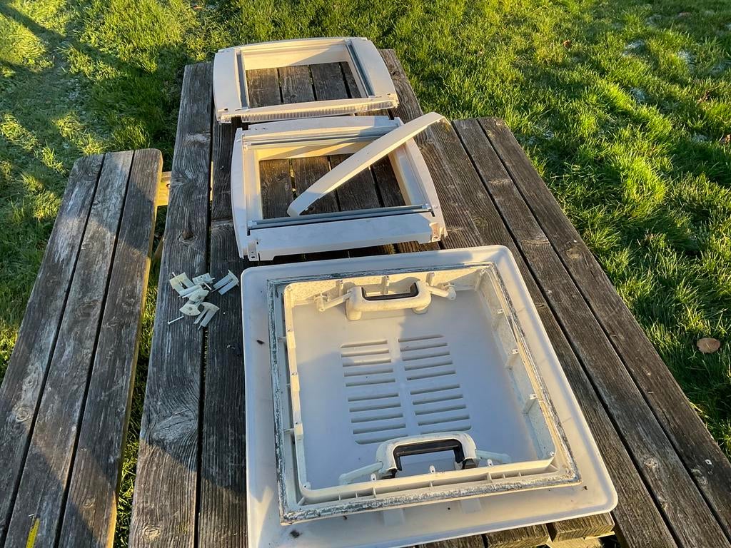 2 dakluiken met knaus onderkaders MPK en normale onderkader, Ophalen of Verzenden, Gebruikt