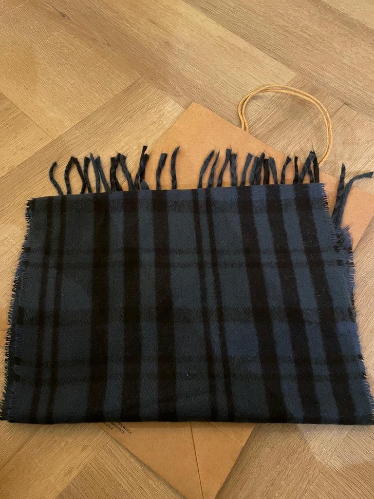 Burberry Blauwe Sjaal - Goede Staat, Kleding | Heren, Ophalen of Verzenden, Gedragen, Sjaal