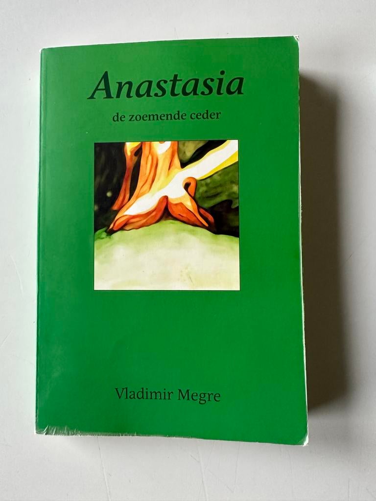 Anastasia - De Zoemende Ceder - Vladimir Megre, Boeken, Ophalen, Zo goed als nieuw, Spiritualiteit algemeen, Verhaal of Roman