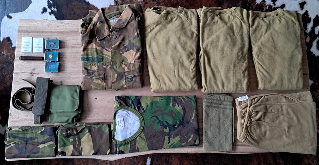 Lotje partij militaria leger kleding Landmacht  PSU speldjes, Ophalen of Verzenden, Landmacht, Nederland, Kleding of Schoenen