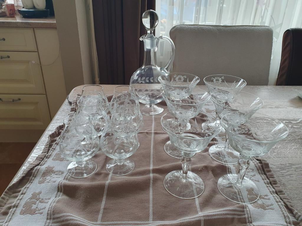 Kristallen set met karaffen, glazen en dienblad, Ophalen