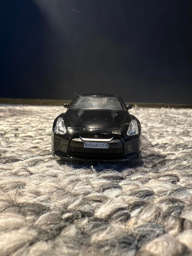 Nissan GT-R R35, Hobby en Vrije tijd, Modelauto's | 1:18, Ophalen of Verzenden, Gebruikt, Auto, Overige merken